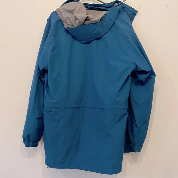 CAMPERA DE MONTAÑA TIPO SENDERISMO
