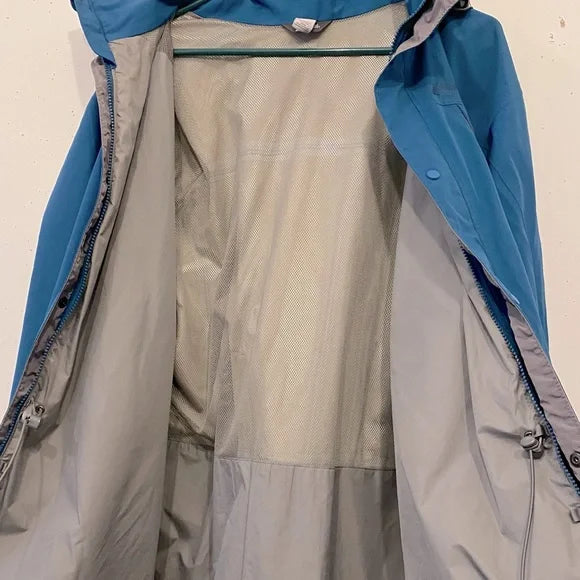 CAMPERA DE MONTAÑA TIPO SENDERISMO