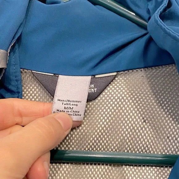 CAMPERA DE MONTAÑA TIPO SENDERISMO